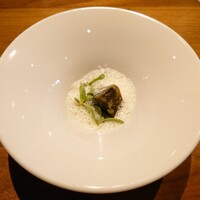 イル ネッビオ - 新わかめとケイパーのテリーナ レモンとオリーブオイルの泡