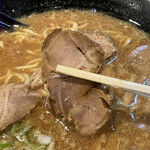 さっぽろラーメン 桑名 - やや硬めの赤身肉チャーシュー