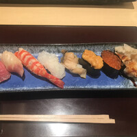 築地 寿司岩 - マグロ、ホッキ、クルマエビ、イカ、ツブ、ウニ、いくら、アナゴ、う、美しい
