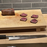 割烹 いそ崎 - ローストした茨城県産の黒毛和牛イチボ