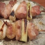 鶏一途 - 2013年6月。追加。ねぎ身雌雄。上が雄。下が雌。こんな食べ方ができるのはここだけ。