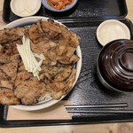 炭火焼豚丼 松風 - 合い盛り豚丼 大盛り