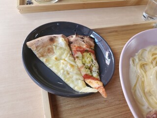 岡文吾商店 - マルゲリータとチーズですね！