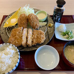 Katsutarou - 宮島産かきフライと秋田県産桃豚ロースかつ定食