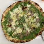 Fakalo pizza gallery - ほうれん草とリコッタクリーム、パンチェッタのピザ。