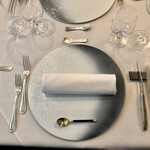 神戸牛炉釜炭焼ステーキ銀座一宮 - テーブルセッティング