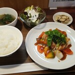 キッチン ブルー グローブ - 赤魚のフリットと蒸し野菜XO醤ソース
