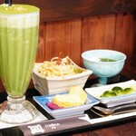 ITSUKA - 【2023.02】宇治抹茶スムージー(税込570円)、手仕込み白玉モーニング(ドリンク代+150円)