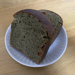 天然こうぼぱん とことこ - よもぎ色、よもぎの香り、よもぎの味わい、バリ旨‼︎