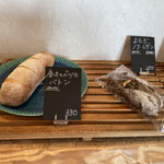 天然こうぼぱん とことこ - ほんのり甘い味わいの、春キャベツのパンで〜す(*´-`)