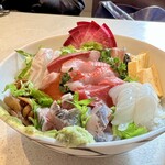 Suido cafe - 海鮮丼 上 2750円
                        2023年2月4日