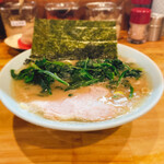 ラーメン 洞くつ家 - らーめんにほうれん草を追加