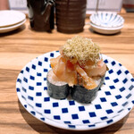 焼き鳥とワイン 3B - とろガリ　
      バルサミコ酢で漬けたガリと上質なマグロのトロをたっぷりと乗せ