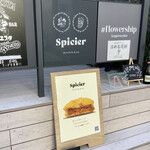 Spicier スパイスチャイとインドカレーパン - 