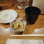 卓 - 付け出し、焼酎