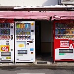 Darumaya - 自動販売機の奥へ進むと