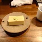 う成ル - お通しの蟹味噌豆腐 202302