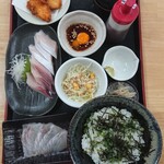 愛南 市場食堂 - 媛スマ&ブリ刺身定食(鯛めし丼)