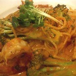 柊山ガーデン - 海老とブロッコリーのトマト生クリームパスタ