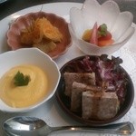 ストラスヴァリウス - 前菜盛り合わせは豪勢な感じ