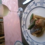 ストラスヴァリウス - イサキのポワレはまた別の白ワインを頂きました、ソービニオンだったかな