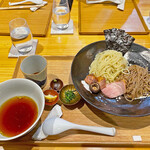 飯田商店 - 「つけ麺（しょうゆ味）」¥2,000＋「お出汁割り」（かつお）¥200
