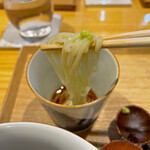 飯田商店 - 薬味の「山葵」を添えて白い麺をいただきます