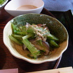 Kanaya - 三つ葉とエンドウ豆とシイタケの和え物