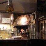 エビスエスクラッシコ - 赤々と燃えるピッツァ窯