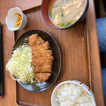 ごはん処 かつ庵 - ロースカツ定食(とん汁に変更)