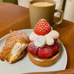 ラフカ - クリームクロワッサンといちごタルト