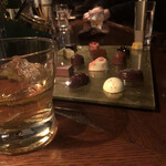 Bar 真夜中は別の顔 - 