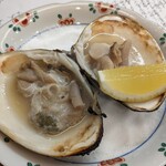 割烹 市川 - 大きな焼き蛤