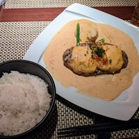 旬菜ステーキ処 らいむらいと - サラダもついてきます。
