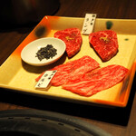 Ushiya Gimbee - 神戸牛赤身1種・霜降り1種