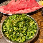 大衆焼肉 りゅえる - ネギ塩牛タンランチ150g ￥1,580のネギ