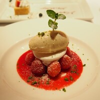 ブラッスリー ポール・ボキューズ 銀座 - フレッシュ苺のキッシュ風味