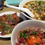 Rock’anDo - 馬肉トマト煮込みそば＋馬刺しユッケ丼＋馬ハツ刺しカルパッチョ