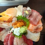 Tsukiji De Dondon - 綺麗な彩りの海鮮丼