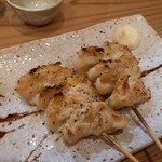 炭火串焼 らくだ - ナンコツ塩焼き