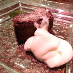 キッチャーノ - 本日のランチ+カフェ 1500円 のガトーショコラのクリーム添え