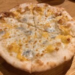 陽だまりの唄 - ハニーフラッシュ。クワトロチーズ的なのにはちみつをかけて食べます。