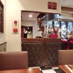 キッチャーノ - 店内のテーブル席の風景です