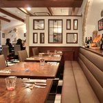 キッチャーノ - 店内のテーブル席の風景です