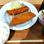 ひこま豚食堂＆精肉店 Boodeli - 御膳を真上から！