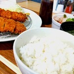 ひこま豚食堂＆精肉店 Boodeli - オーダーカット御膳　とんかつ(￥605)
            、ウデ　100g(￥198)
            モモ　100g(￥198)。ウデ肉のとんかつ初体験！