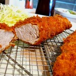 ひこま豚食堂＆精肉店 Boodeli - ウデ肉はこんなん！