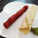 パナス - 左シーカバブ、右パパド