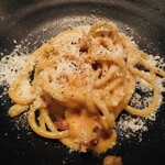 イタリア料理 フィオレンツァ - ベーコンも生クリームも使わない、本当のカルボナーラ