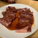 Yakiniku Kingu - 左●厚切りカルビ（680円）
                右●牛ハラミ（480円）
                
                